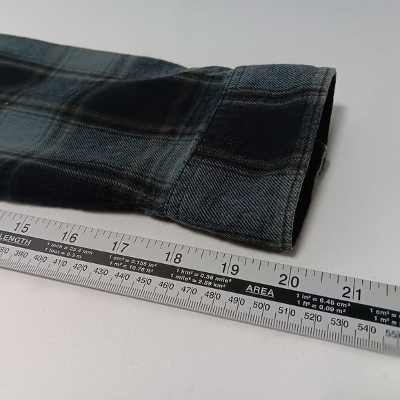 Fox Racing Men's Long sleeve Plaid Flannel button down shirt.  Size L - Picture 7 of 9